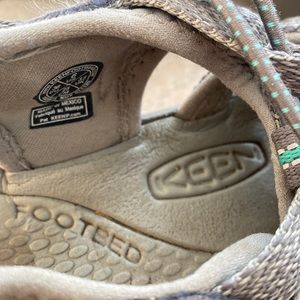 KEEN Whisper Closed Toe Sport Sandals Women Size US 6